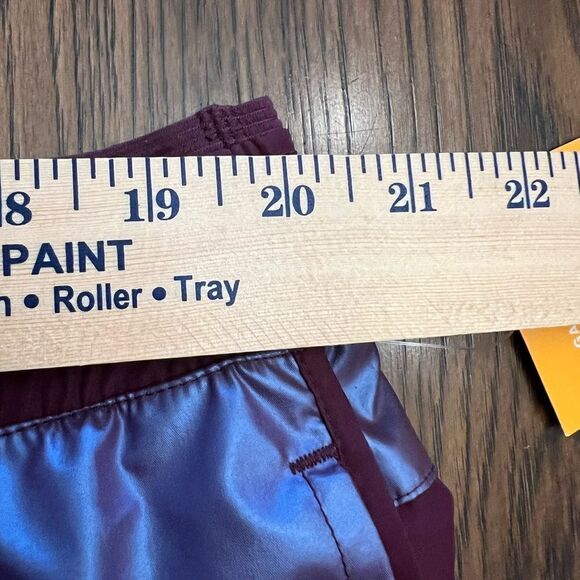 NWT Avia women’s metallic workout shorts. Size XXL - Picture 8 of 8